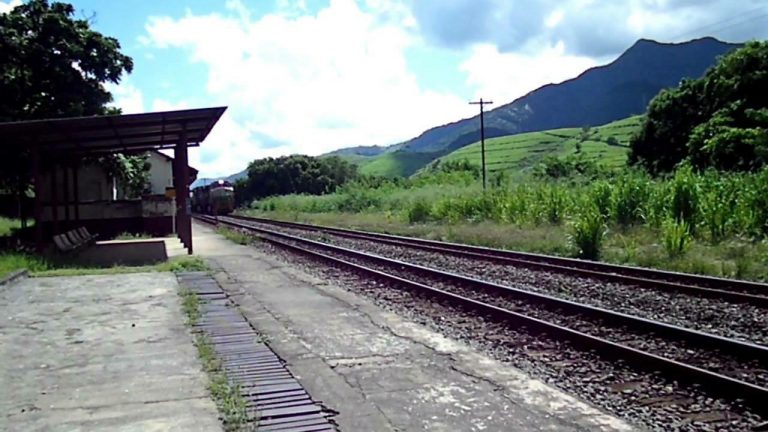 Mulher desaparece ao ser atingida por trem na estação de Itapina, em Colatina
