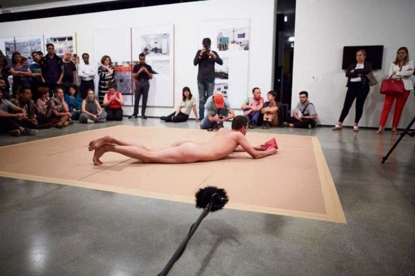 Projeto que proíbe exposições com teor pornográfico no Estado é aprovado