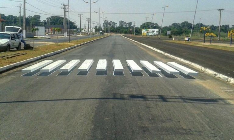 Faixas 3D são pintadas no Brasil
