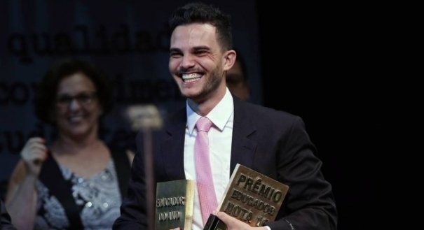 Professor suspeito de usar diploma falso vira aluno novamente