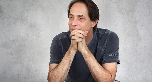 Pedro Cardoso abandona programa ao vivo e critica emissora