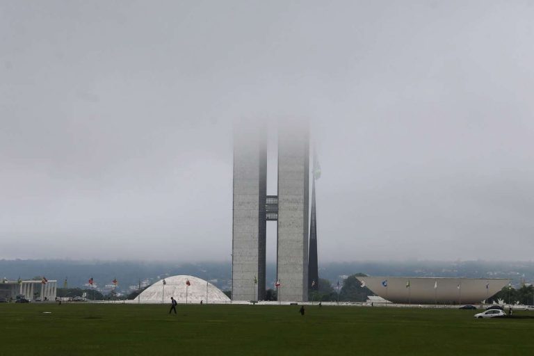 Comissão da Câmara aprova fim do horário de verão em dois Estados