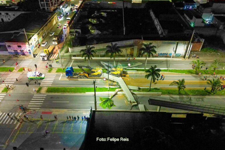 Carreta derruba passarela na BR-101, morador se fere na queda e via é interditada