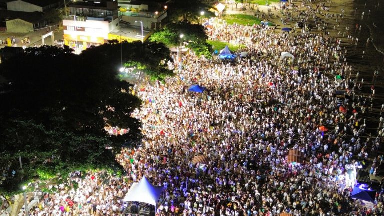 Réveillon 2027 no ES: 7 festas com atrações e preços