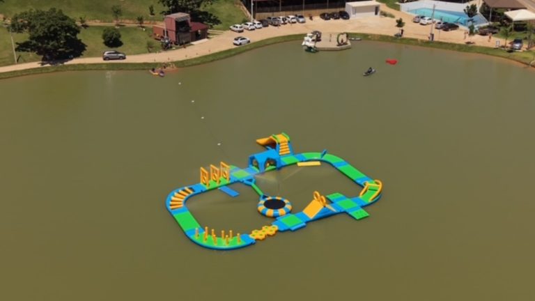 Parque aquático inflável chega ao ES: onde fica, preço e como reservar