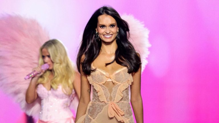Capixaba Gizele Oliveira volta à Victoria’s Secret após 8 anos